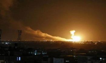 طائرات إسرائيلية تقصف البوابة الرئيسية لمجمع الشفاء بغزة