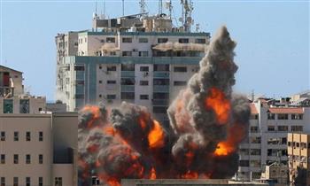 مصادر بقطاع غزة: 14 شهيدًا حصيلة قصف قافلة النازحين على طريق «الرشيد الساحلي»