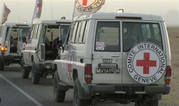 وصول حافلة الصليب الأحمر إلى سجن عوفر تمهيدا للإفراج عن الدفعة السابعة من الأسرى الفلسطينيين