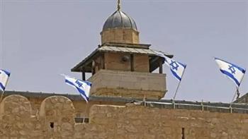 الاحتلال يرفع العلم الإسرائيلى على مسجد بمخيم الفوار بالضفة الغربية