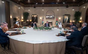 العاهل الأردني يستقبل وزراء خارجية الدول العربية المشاركين في اجتماع عمّان
