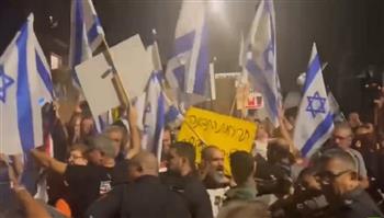 مظاهرة حاشدة في القدس تطالب نتنياهو بالاستقالة وتسليم نفسه لحماس 