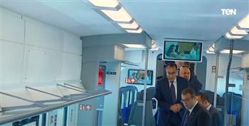 رئيس الوزراء يتفقد القطار الكهربائي السريع مع وزير النقل| فيديو
