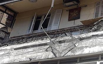 بدون إصابات.. انهيار أجزاء من شرفة عقار بالإسكندرية