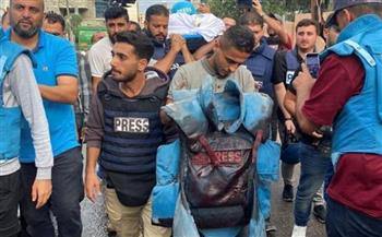 استشهاد صحفي فلسطيني وأفراد من عائلته في قصف بغزة