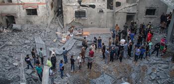 غارة إسرائيلية تقتل وتصيب عشرات الفلسطينيين في حي الزيتون بغزة