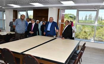 رئيس جامعة قناة السويس يفتتح المبنى الجديد لكلية الحاسبات والمعلومات
