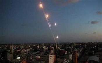 «القاهرة الإخبارية» تعرض لقطات لرشقات صاروخية من قطاع غزة تصل تل أبيب