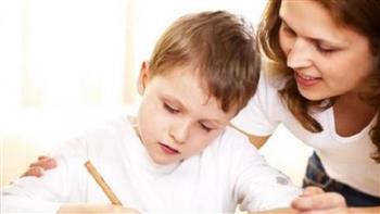 للأمهات.. 6 نصائح لمساعدة طفلك على إكمال واجباته المدرسية