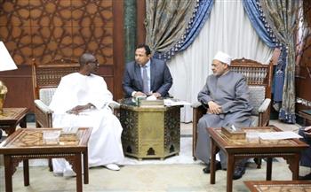 الإمام الأكبر يؤكد استعداد الأزهر لإنشاء مركز لتعليم اللغة العربية في السنغال