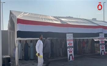 بدء توافد أعداد كبيرة من المصريين في الإمارات على مقار الانتخابات الرئاسية (فيديو)
