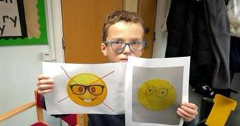 إيموشن النظارة .. طفل يدعو شركة آبل لتغيير رمز تعبيرى 