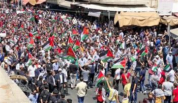 للجمعة الثامنة.. آلاف الأردنيين يتظاهرون في عمان دعما لغزة