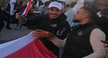 بالأعلام والأغاني الوطنية.. المصريون بالأردن يحتفلون بالمشاركة في الانتخابات الرئاسية