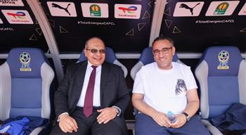 سفير مصر بتنزانيا يحضر مران الأهلي استعدادًا لمباراة يانج أفريكانز