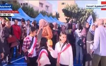 بالأعلام المصرية.. الأطفال يشاركون في العرس الديمقراطي أمام لجان الانتخابات الرئاسية 