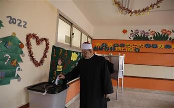 وكيل الأزهر يدلي بصوته في الانتخابات الرئاسية بمدينة الشروق