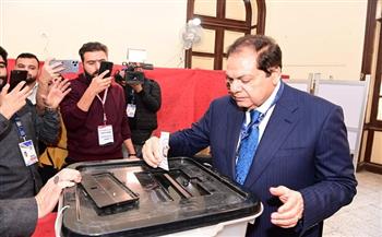 محمد أبو العينين يدلي بصوته في الانتخابات الرئاسية