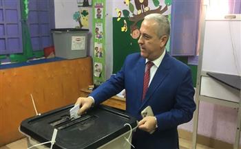 رئيس «الوطنية للصحافة» يدلي بصوته في الانتخابات الرئاسية (صور)