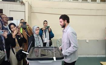 حسام غالي يٌدلي بصوته في الانتخابات الرئاسية
