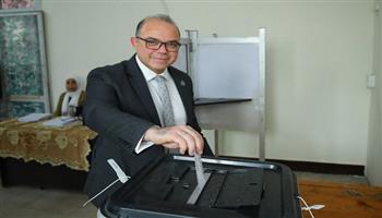 بعد الإدلاء بصوته .. رئيس الرقابة المالية : توقيت الانتخابات بناء لدولة وطنية حديثة 