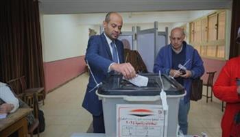 بعد الإدلاء بصوته .. رئيس البورصة : الانتخابات ذروة المنظومة الديمقراطية بمصر