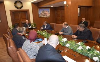 محافظ بورسعيد يعقد اجتماعا مع رؤساء الأحياء لمتابعة العمل داخل اللجان الانتخاببة