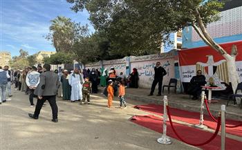 توافد الناخبين على لجان انتخابات الرئاسة بحي المعادي قبل بداية التصويت في اليوم الثاني 
