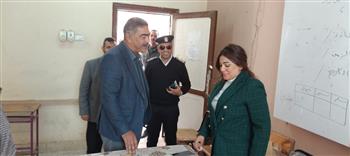 رئيس حى السيدة زينب يتابع العملية الانتخابية بمدرسة الخديوي إسماعيل