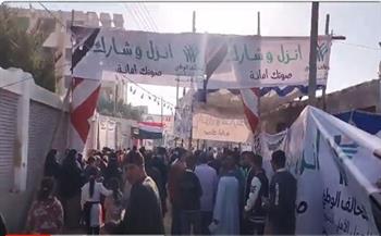 التحالف الوطني ينظم حشود الناخبين أمام اللجان في الفيوم (فيديو)