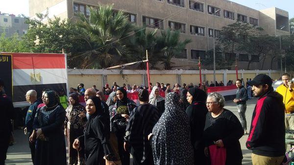  توافد المواطنين على اللجان الانتخابية للإدلاء بأصواتهم حى الزاوية الحمراء بالقاهرة