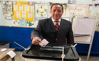 نقيب صحفيين الإسكندرية يدلي بصوته بالانتخابات الرئاسية 2024