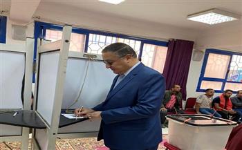 جمال السعيد يدلي بصوته في الانتخابات الرئاسية.. ويؤكد: «المشاركة واجب وطني»