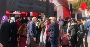 توافد المواطنين على لجان جنوب القاهرة في اليوم الأخير للانتخابات الرئاسية 