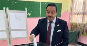 رئيس المقاولون العرب يدلى بصوته في الانتخابات الرئاسية 