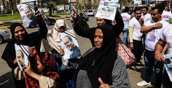 أسر مصرية تتغنى بحب الوطن في ثالث أيام الانتخابات الرئاسية 
