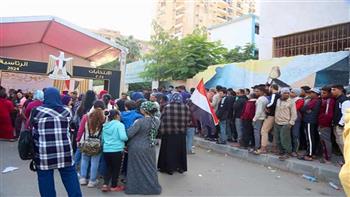 العاملون بـ«العربية للتصنيع» يحتشدون أمام لجان الانتخابات الرئاسية.. تظاهرة حب للوطن 