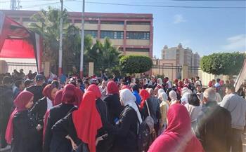 اليوم الثالث … حشود شبابية كبيرة أمام المقار الانتخابية بالزقازيق 