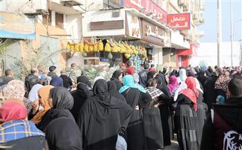 مع اقتراب منتصف اليوم .. ربات بيوت يحرصن على سرعة التصويت بالانتخابات بالشرابية وشبرا 