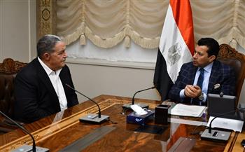 وزير الرياضة يستقبل رجل الأعمال ياسين منصور لبحث أوجه التعاون المشترك