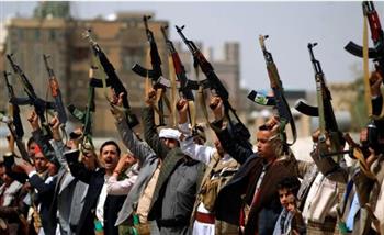 أستاذ قانون دولي: تصرفات الحوثيين في باب المندب بالبحر الأحمر جريمة إرهاب دولية وليس قرصنة