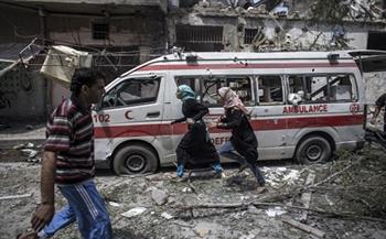 الاحتلال الإسرائيلي يستهدف سيارة إسعاف تنقل 11 مصابا في غزة