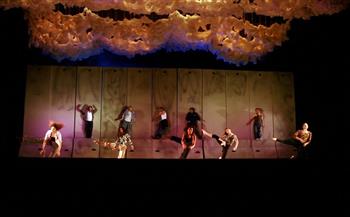 «كي لا تتبخر الأرض» يروي مشوار الرقص بمناسبة العيد الـ 30 على تأسيس فرقة الرقص المسرحي الحديث