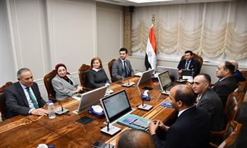 وزير الرياضة يلتقي مسؤولي الجامعة البريطانية في مصر لبحث التعاون المشترك