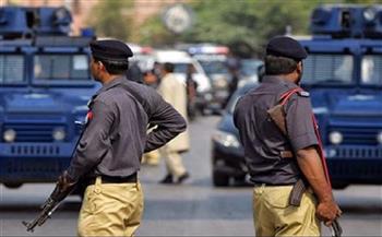 مقتل وإصابة 5 من الشرطة الباكستانية في هجمات على مقار للشرطة والجيش
