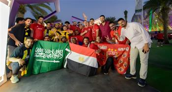 الروح الرياضية تسود بين جمهور الأهلي واتحاد جدة قبل انطلاق المباراة 