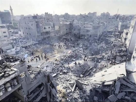 تطورات العدوان على غزة.. الاحتلال يدفن الغزيين أحياء والجوع يخيم على القطاع 