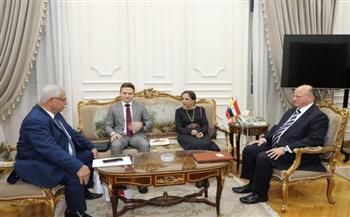 محافظ القاهرة يستقبل سفيرة دولة كولومبيا لبحث عقد اتفاقية تآخي