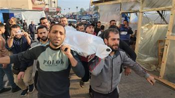 سقوط 5 شهداء في استهداف الاحتلال مدخل مستشفى الشفاء