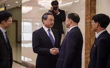 وزير الخارجية الصيني ونائب وزير خارجية كوريا الشمالية يبحثان تعزيز العلاقات المشتركة